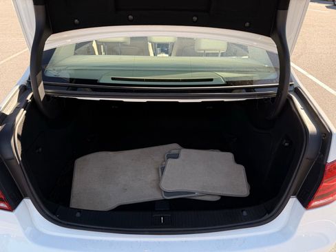 Used 2014 Mercedes-Benz E 350 4MATIC Sedan image 40