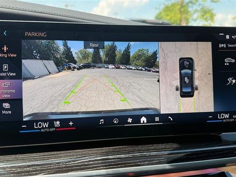 Used 2025 BMW 750e xDrive w/ Executive Package AWD/4WD image 40