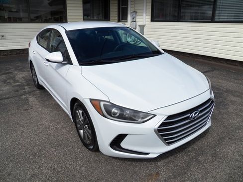 Used 2018 Hyundai Elantra SEL image 2