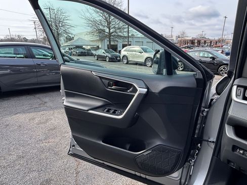 Used 2025 Toyota RAV4 LE AWD/4WD image 18