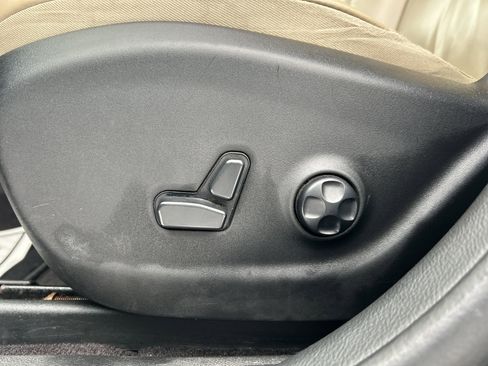 Used 2017 Jeep Cherokee Limited image 13