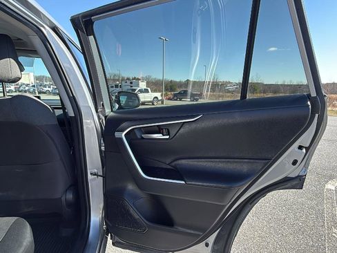 Used 2022 Toyota RAV4 XLE w/ Convenience Package image 18
