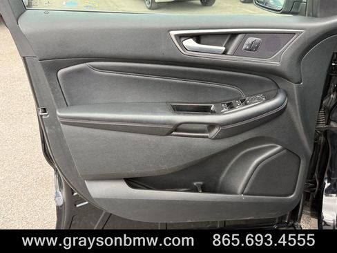 Used 2016 Ford Edge Titanium w/ Equipment Group 302A AWD/4WD image 16