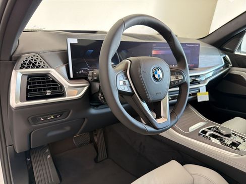 New 2026 BMW X5 xDrive50e w/ Premium Package AWD/4WD image 4
