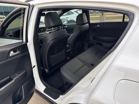 Used 2022 Kia Sportage Nightfall Edition image 7