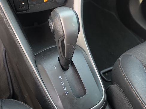 Used 2020 Chevrolet Trax LT w/ LT Convenience Package FWD image 29