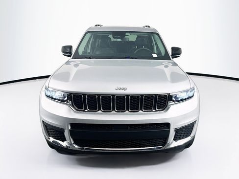 Used 2023 Jeep Grand Cherokee L Limited AWD/4WD image 2