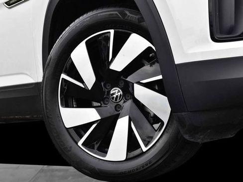 Certified 2026 Volkswagen Atlas Cross Sport SE AWD/4WD image 3