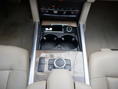 Used 2016 Mercedes-Benz E 350 Sedan image 16