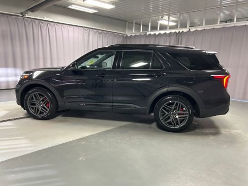 Used 2025 Ford Explorer ST-Line w/ ST-Line Street Pack image 4