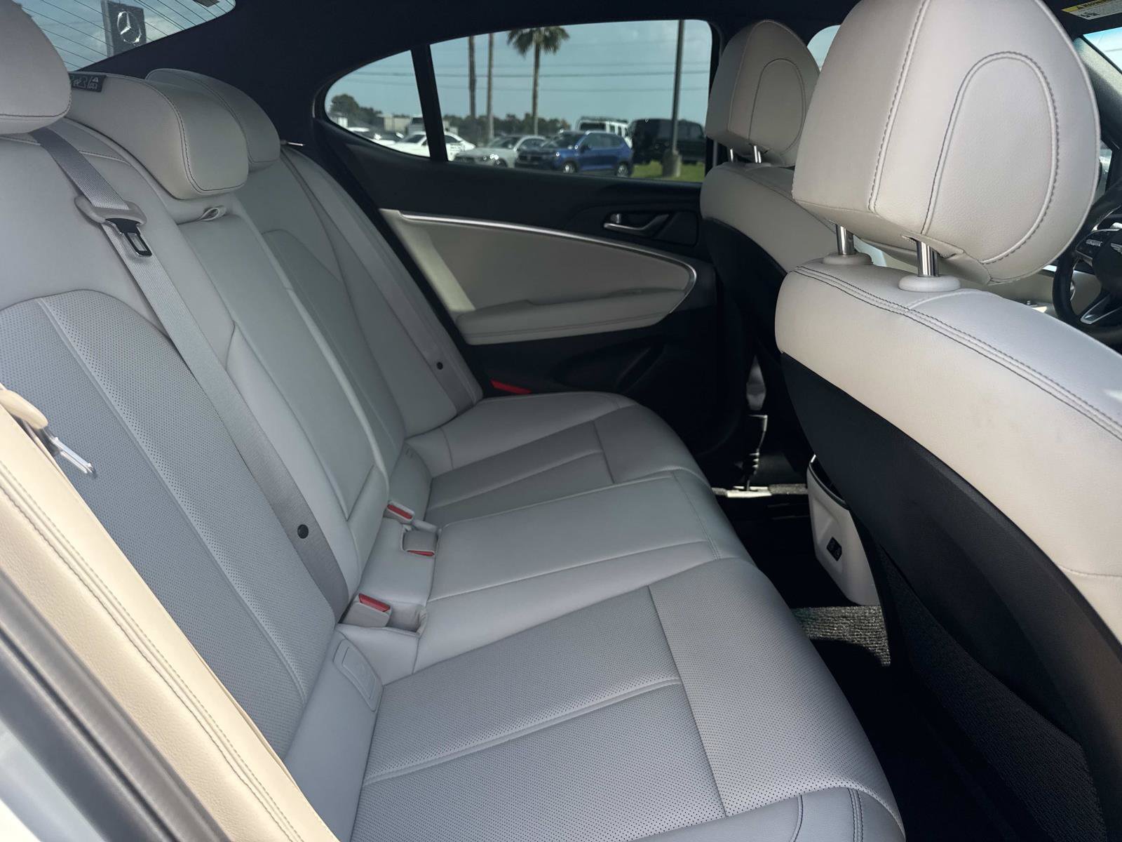 Used 2025 Genesis G70 2.5T RWD image 10