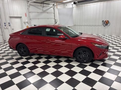 Used 2023 Hyundai Elantra Blue FWD image 3
