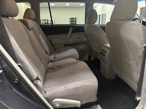 Used 2012 Toyota Highlander FWD image 23