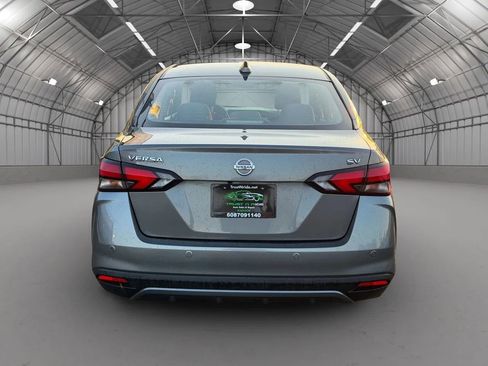 Used 2020 Nissan Versa SV image 6