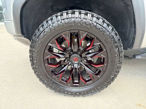 Used 2024 GMC Canyon AT4X AWD/4WD image 10