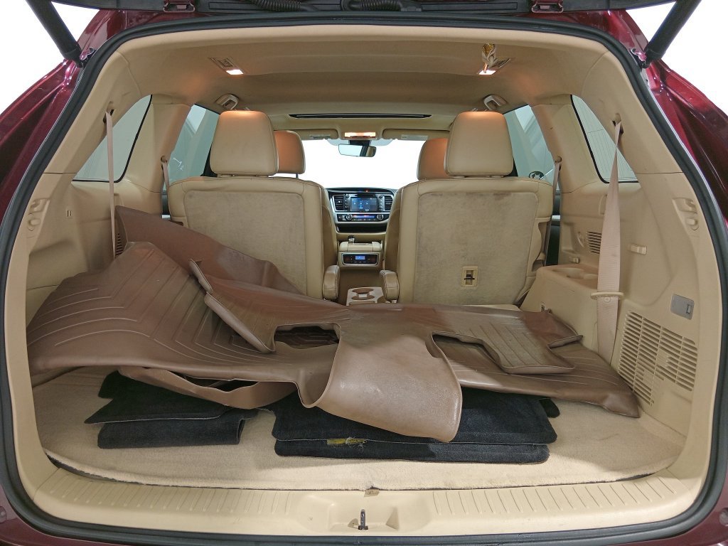 Used 2017 Toyota Highlander XLE w/ Carpet Mat Package AWD/4WD image 5