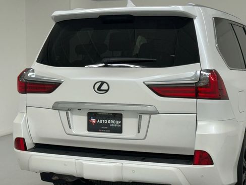 Used 2020 Lexus LX 570 4WD w/ 3rd Row & Luxury Pkg image 43