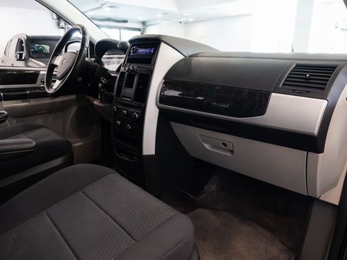 Used 2010 Dodge Grand Caravan SXT FWD image 27