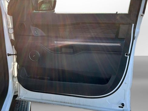 Used 2024 Ford Expedition Platinum image 27