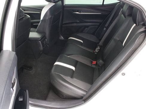 Used 2025 Toyota Camry SE w/ Convenience Package FWD image 25