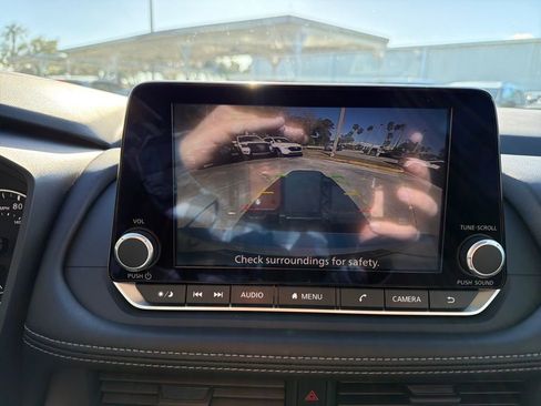 Used 2025 Nissan Rogue S image 24