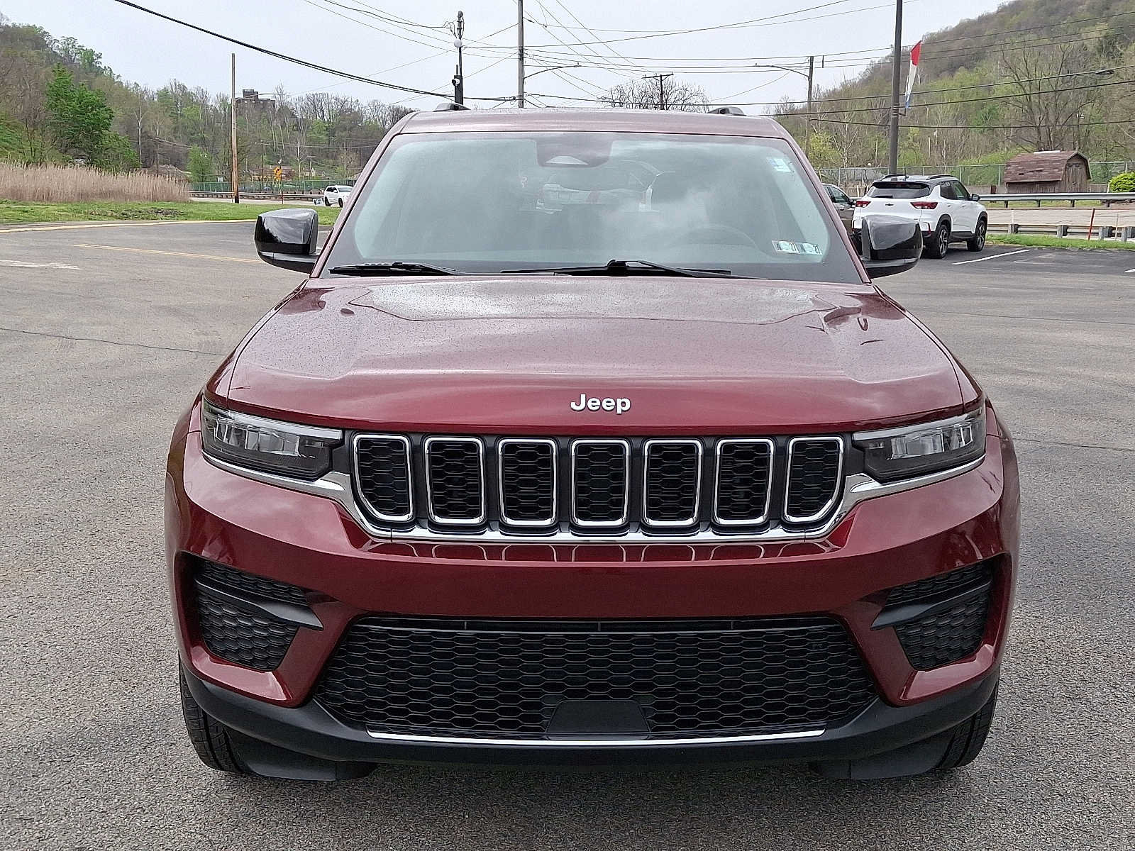 Used 2023 Jeep Grand Cherokee Laredo w/ Luxury Tech Group I AWD/4WD image 2
