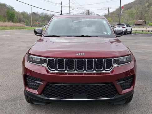 Used 2023 Jeep Grand Cherokee Laredo w/ Luxury Tech Group I image 2