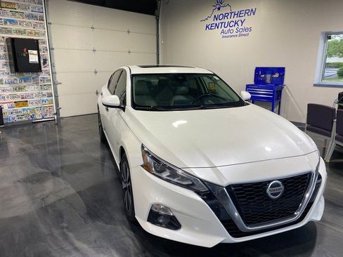Used 2019 Nissan Altima 2.5 SV image 1