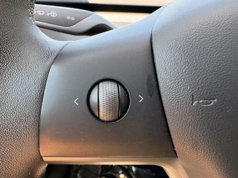 Used 2021 Tesla Model Y Long Range AWD/4WD image 18