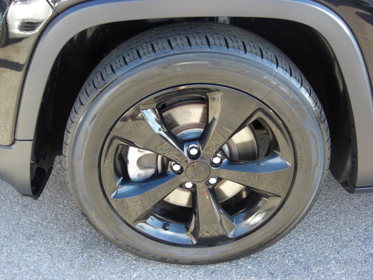 Used 2018 Jeep Cherokee Limited w/ High Altitude Package FWD image 3