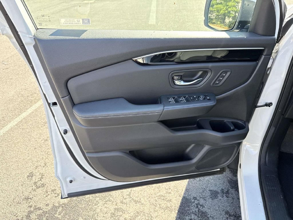 Used 2024 Honda Pilot Touring image 28