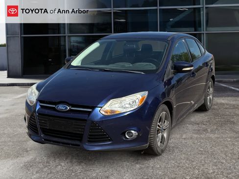 Used 2012 Ford Focus SE w/ SE Sport Pkg FWD image 2