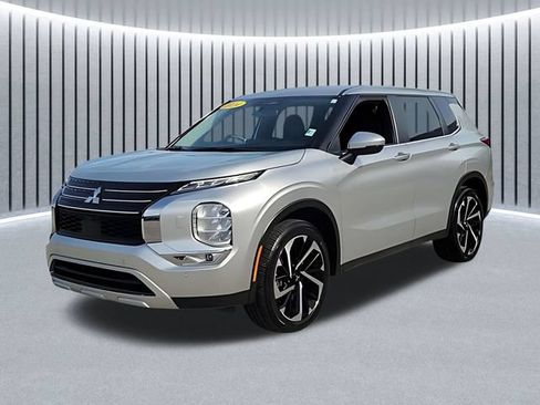 Used 2024 Mitsubishi Outlander SE AWD/4WD image 3