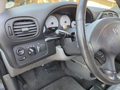 Used 2005 Dodge Grand Caravan SXT w/ Leather Interior Group FWD image 23