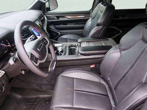 Used 2022 Jeep Wagoneer Series III AWD/4WD image 12