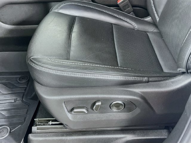 Used 2025 GMC Yukon Denali AWD/4WD image 21