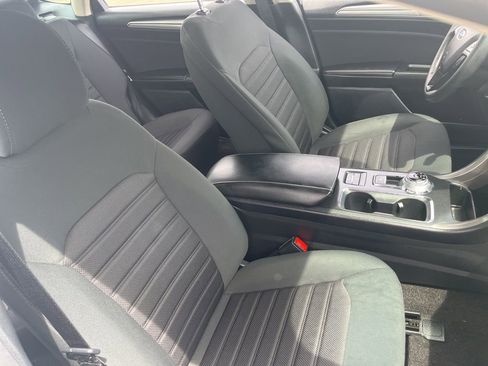 Used 2020 Ford Fusion SE FWD image 28