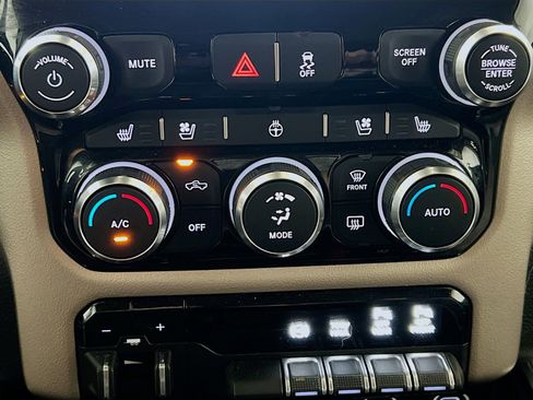 Used 2019 RAM 2500 Laramie AWD/4WD image 12