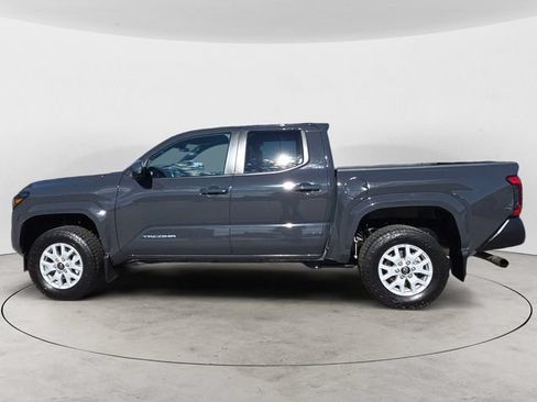 Used 2025 Toyota Tacoma SR5 AWD/4WD image 8
