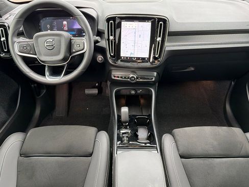 Used 2025 Volvo XC40 B5 Ultra w/ Climate Package image 13