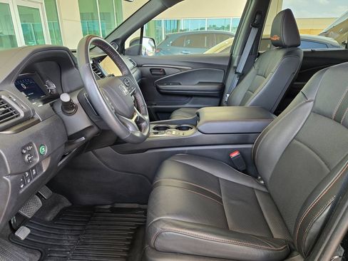 Used 2025 Honda Passport TrailSport image 9