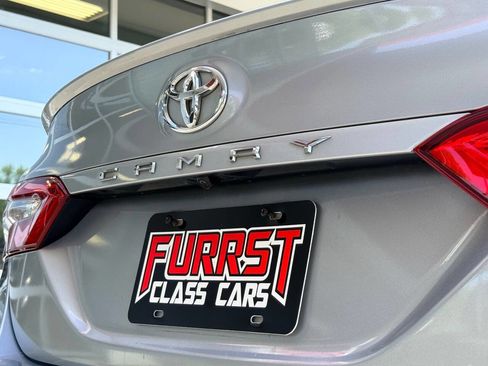 Used 2019 Toyota Camry SE image 8