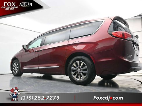 Used 2019 Chrysler Pacifica Touring-L Plus FWD image 25