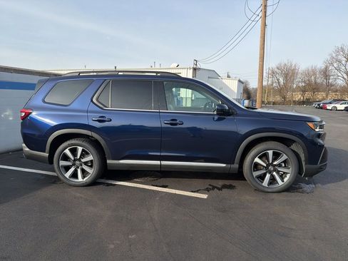 Certified 2025 Honda Pilot Touring image 6