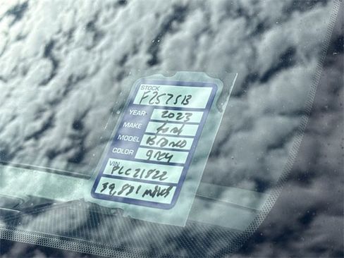 Used 2023 Ford Bronco Badlands image 7