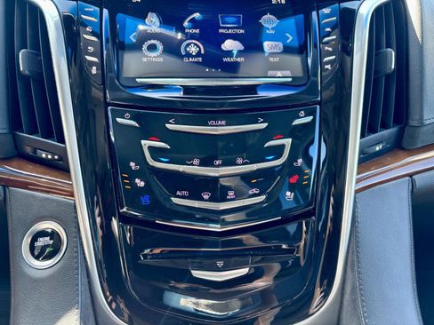 Used 2019 Cadillac Escalade Luxury AWD/4WD image 30