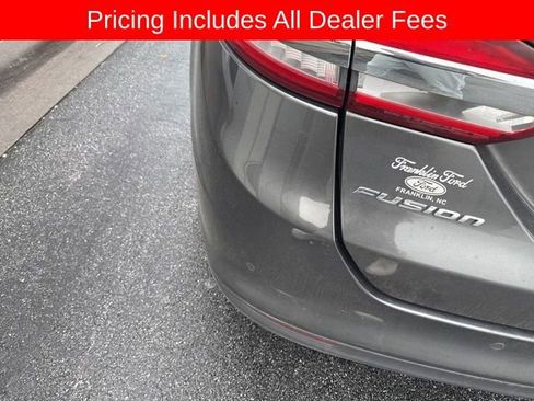 Used 2017 Ford Fusion SE w/ Fusion SE Technology Package FWD image 12