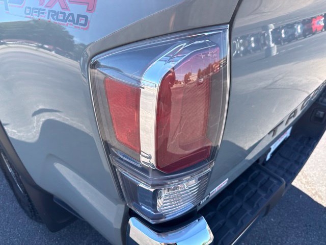 Used 2023 Toyota Tacoma TRD Off-Road AWD/4WD image 10