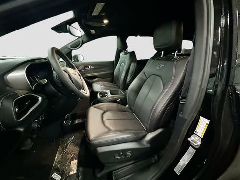 New 2026 Chrysler Pacifica Select w/ S Appearance Package image 22