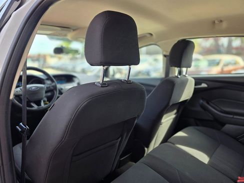 Used 2016 Ford Focus SE w/ SE Sport Package image 25